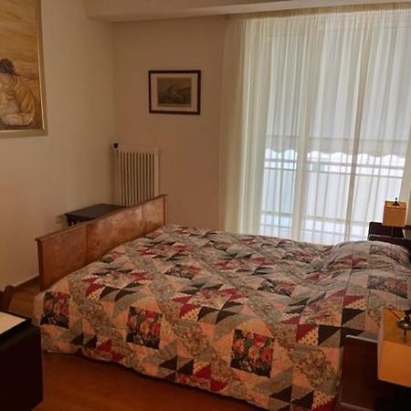 Spacious And Sunny Appartment In Cholargos Athena Bagian luar foto