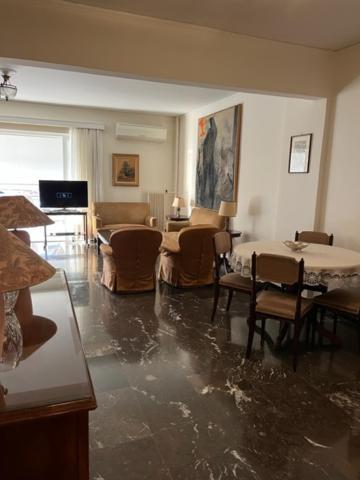 Spacious And Sunny Appartment In Cholargos Athena Bagian luar foto
