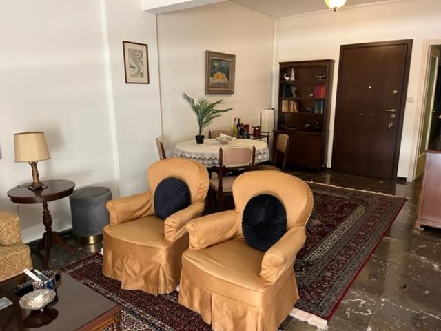 Spacious And Sunny Appartment In Cholargos Athena Bagian luar foto