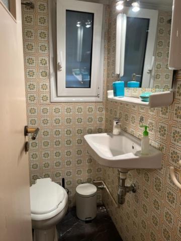 Spacious And Sunny Appartment In Cholargos Athena Bagian luar foto